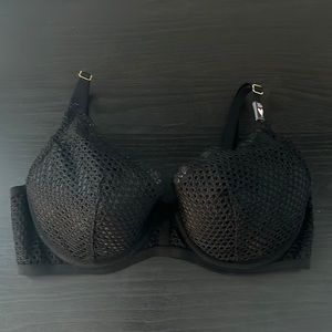Victoria's Secret Bra Lace Push Up Fishnet Plunge Neckline. Black 32D